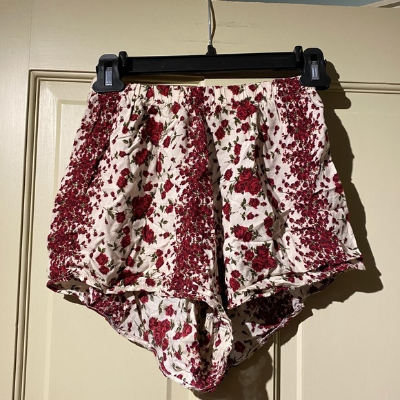 Brandy Melville Rose Shorts - Picture 2 of 6